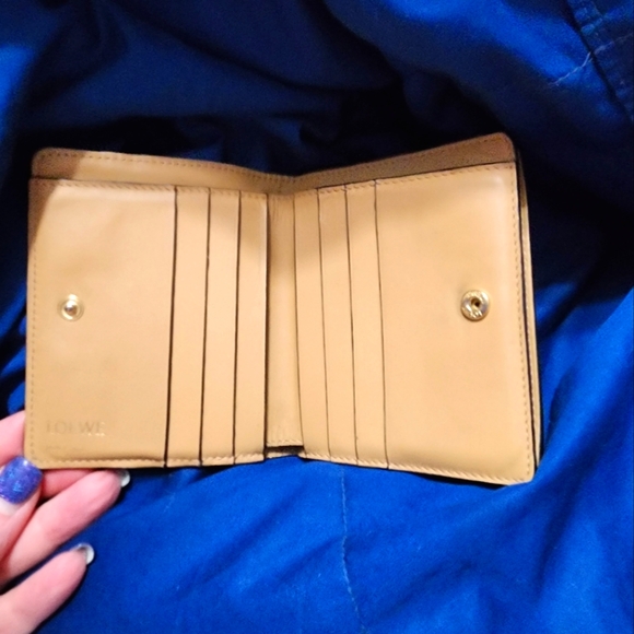 LOEWE PUZZLE COMPACT ZIP WALLET EUC CALFSKIN with Dustbag - Picture 3 of 8